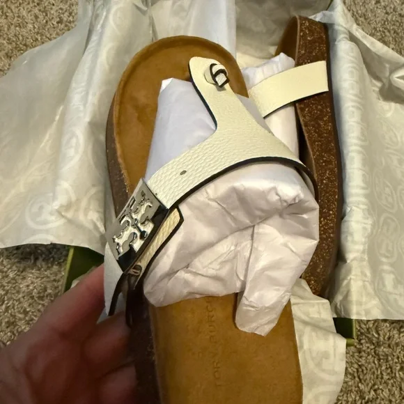 NWT Tory Burch size 9 cream leather thong sandal with silver hardware - Picture 10 of 14